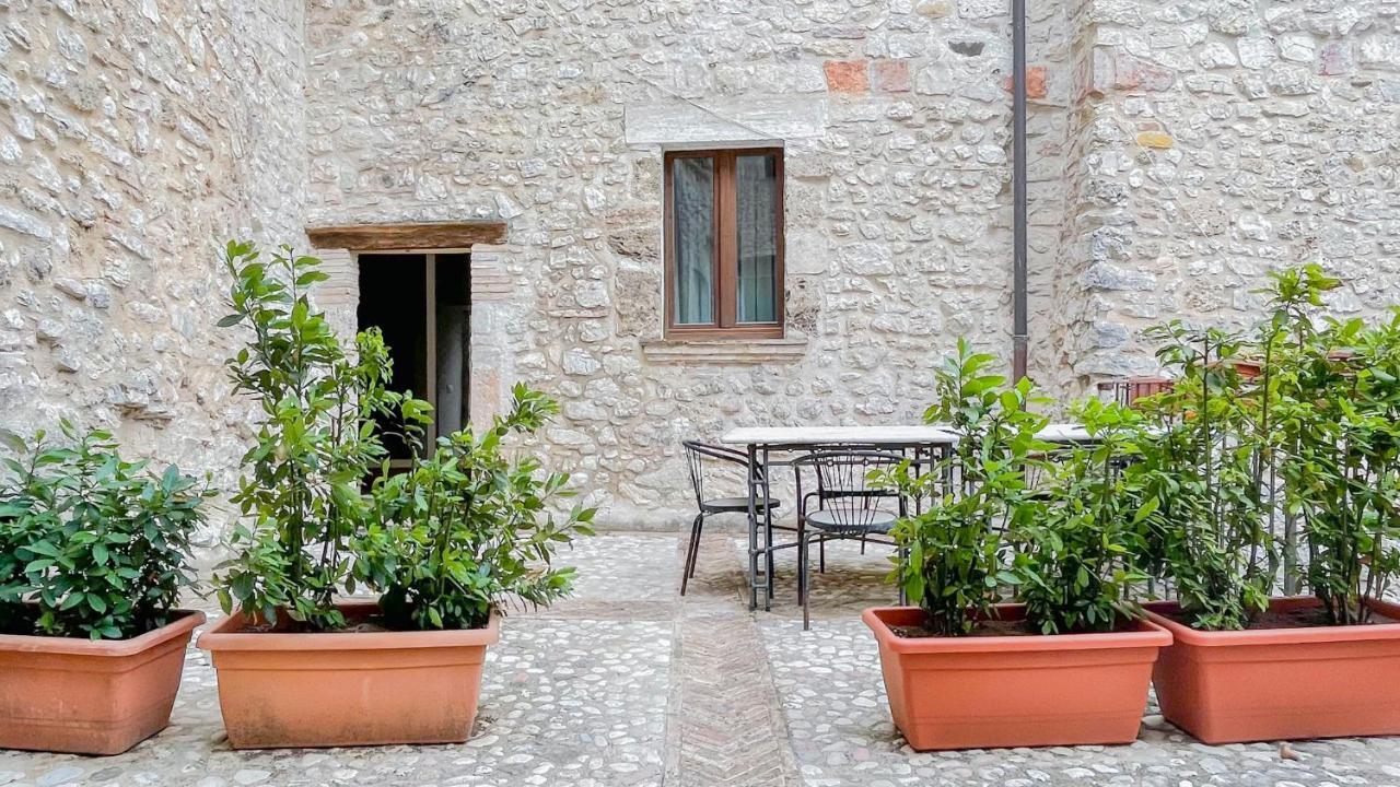Borgo San Valentino Aparthotel Arrone Luaran gambar