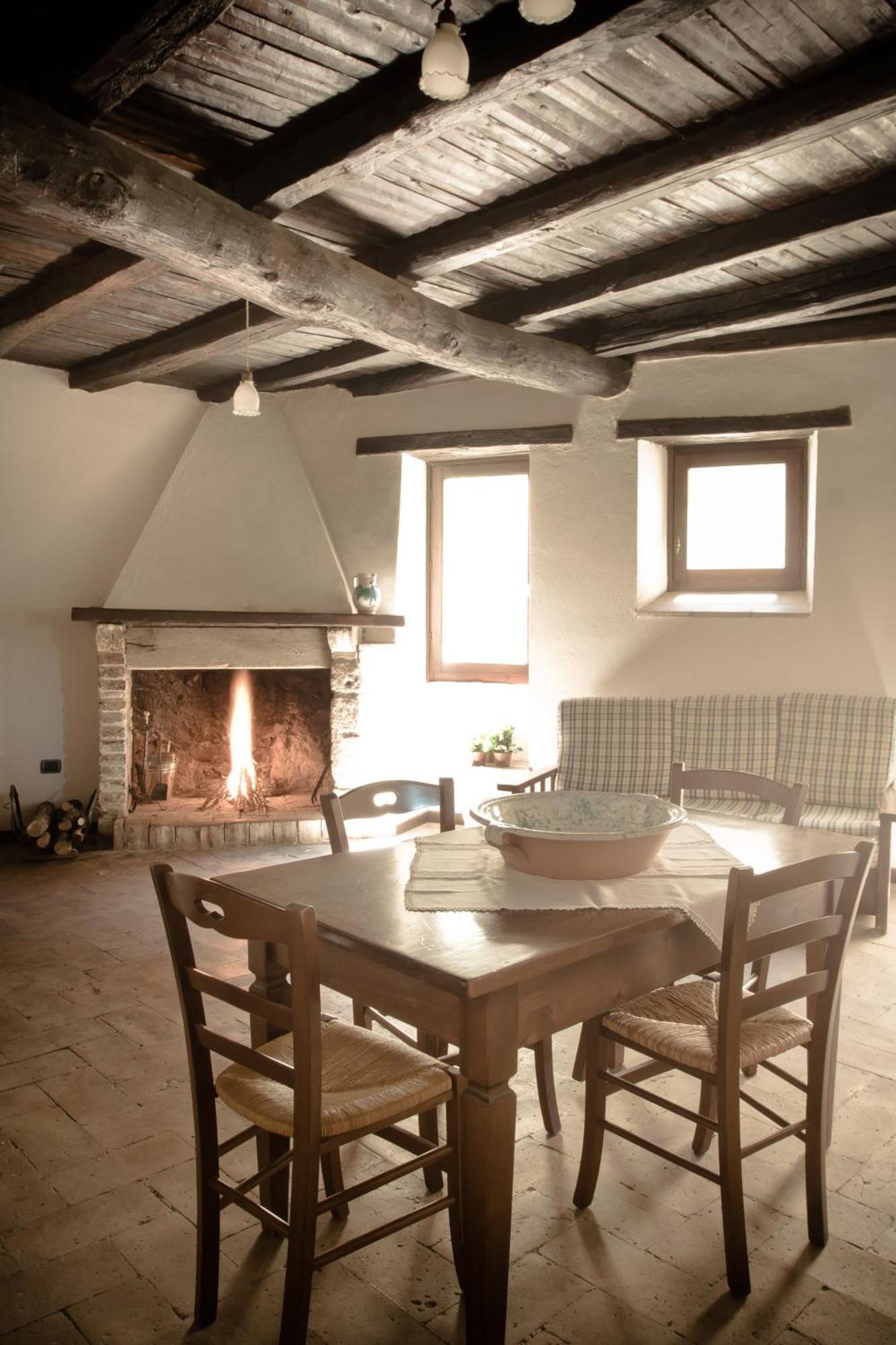 Borgo San Valentino Aparthotel Arrone Luaran gambar