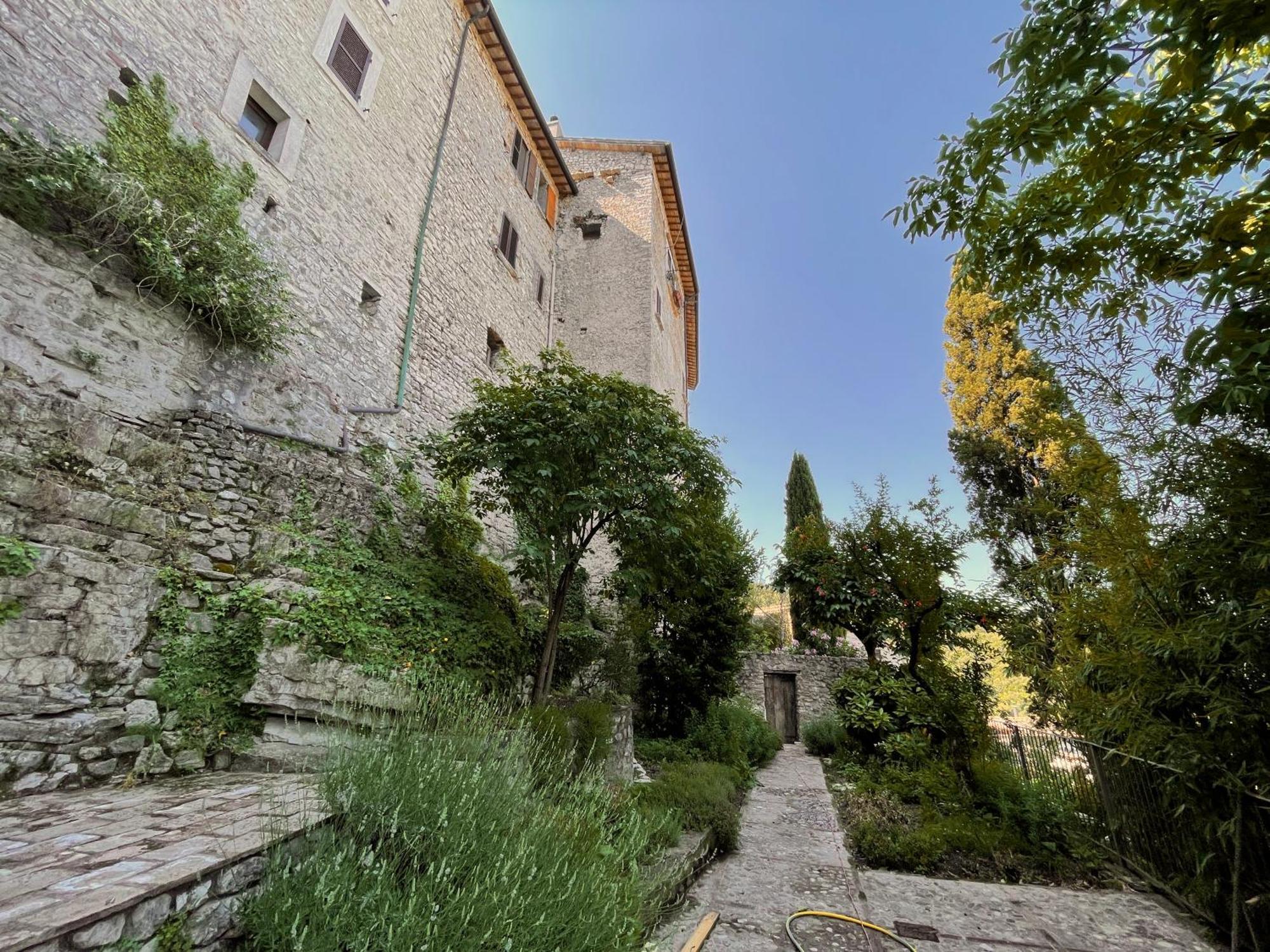 Borgo San Valentino Aparthotel Arrone Luaran gambar